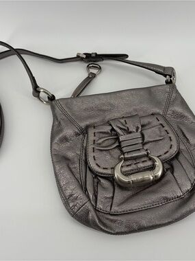 B. Makowsky Silver Metallic Leather Crossbody Purse W/Animal Print Liner
